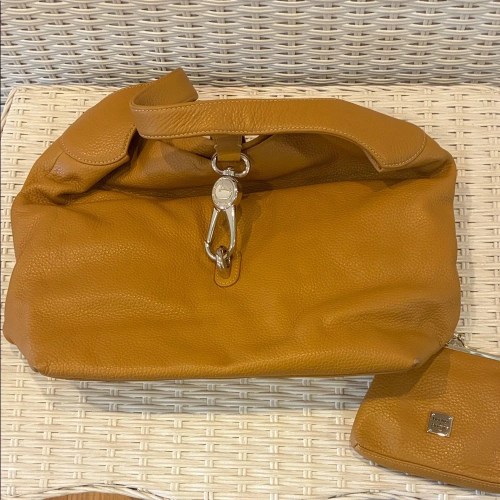 🆕 Dooney & Bourke Leather Shoulder Bag - Excellent Used Condition